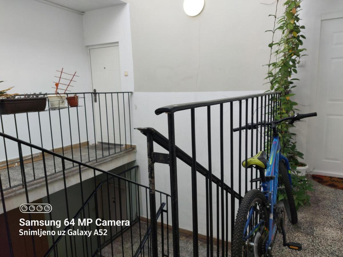 Apartment Daca Stan Belgrade Exterior photo